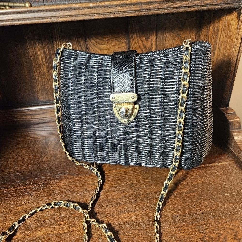 Vintage Black Basket weave shoulder bag. - Picture 7 of 15